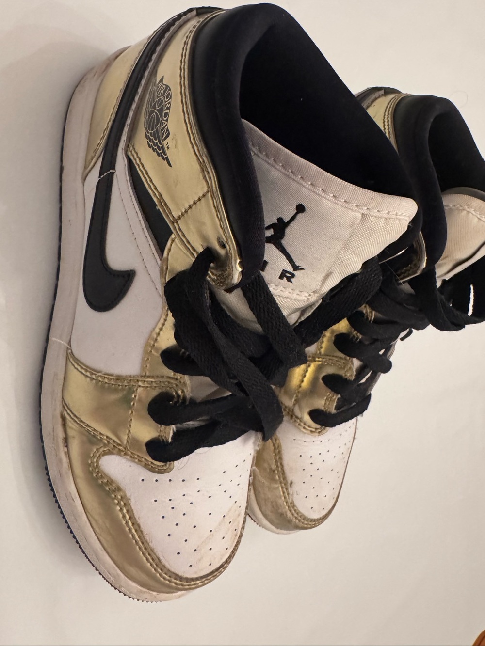 Jordan Kids' Gold Sneakers 4.5 youth